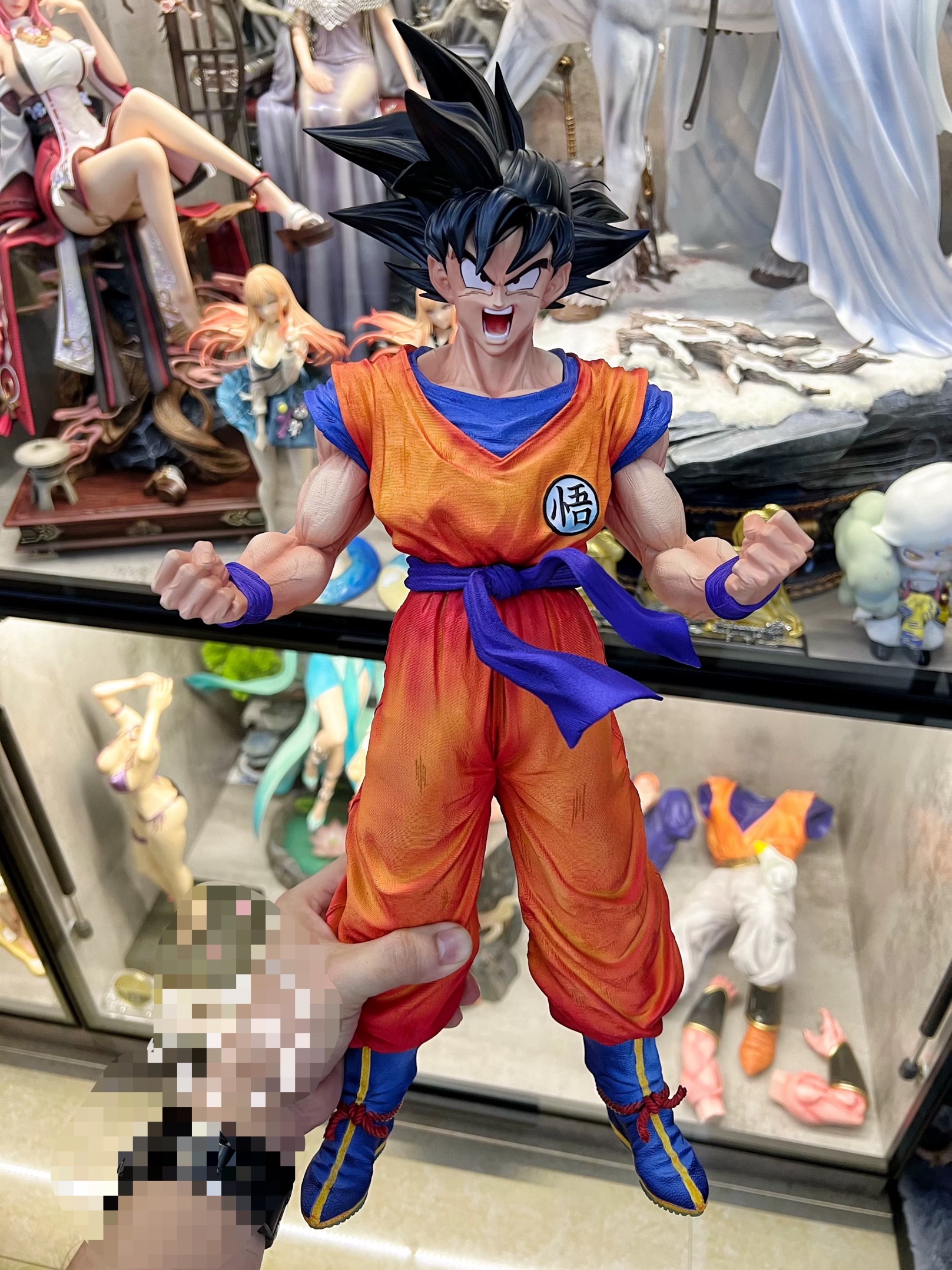 white-hole-studio-goku-1-4