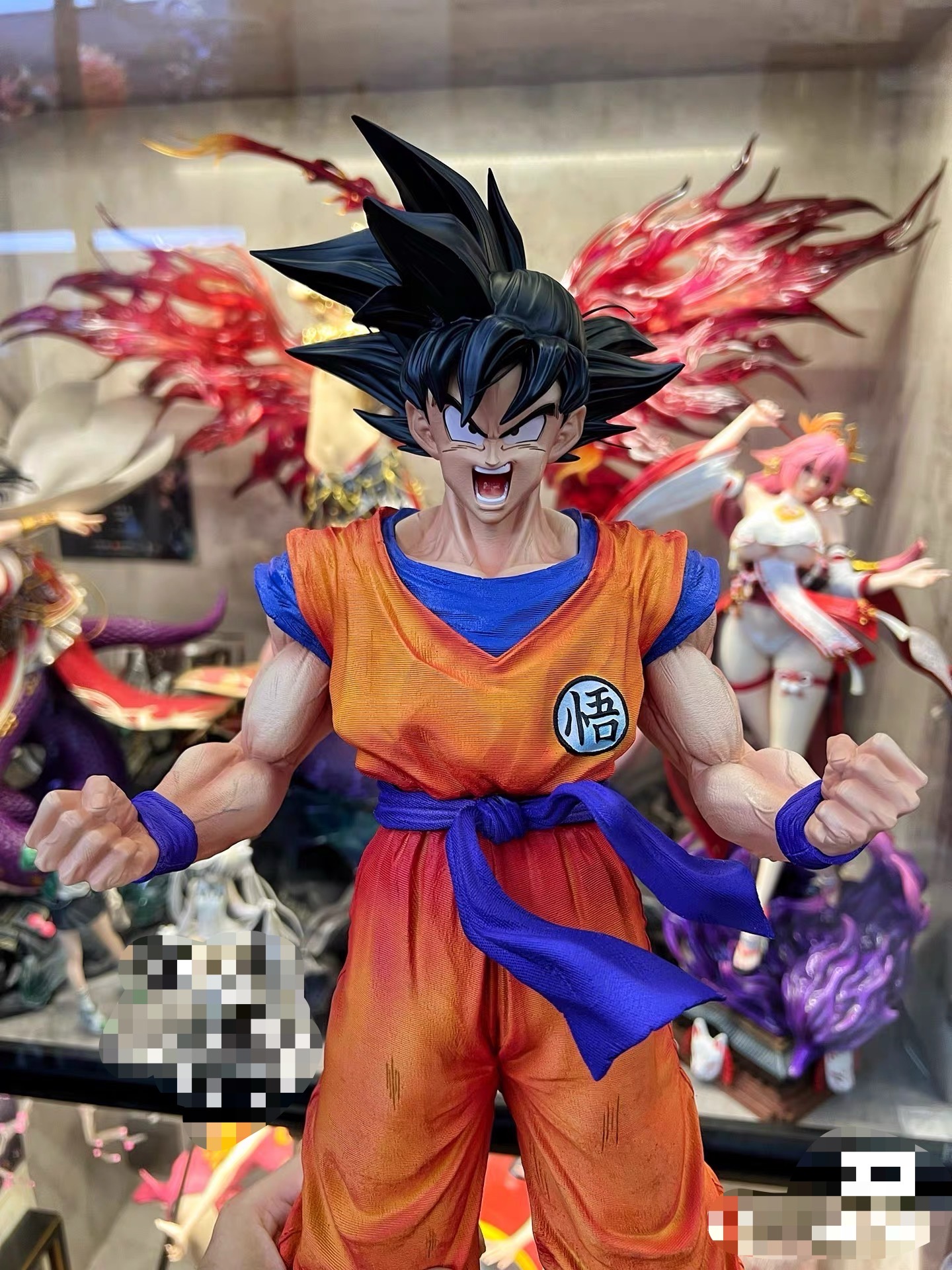 white-hole-studio-goku-1-4